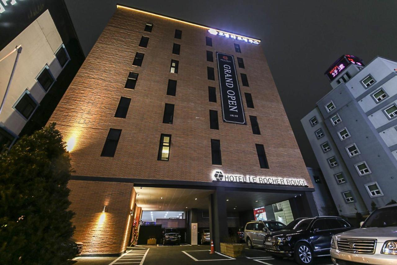 Lerocherrouge Hotel Chuncheon Bagian luar foto