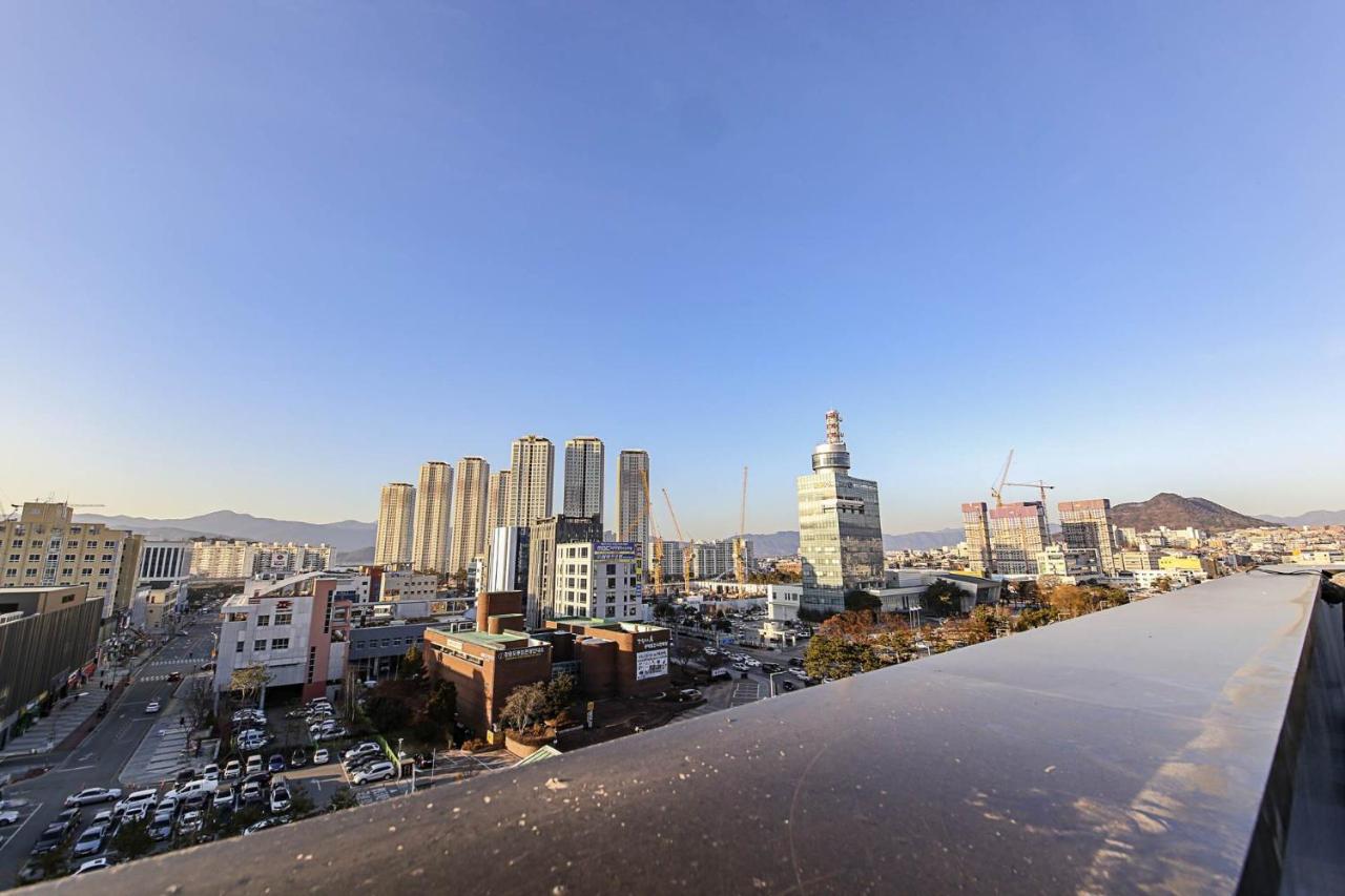 Lerocherrouge Hotel Chuncheon Bagian luar foto