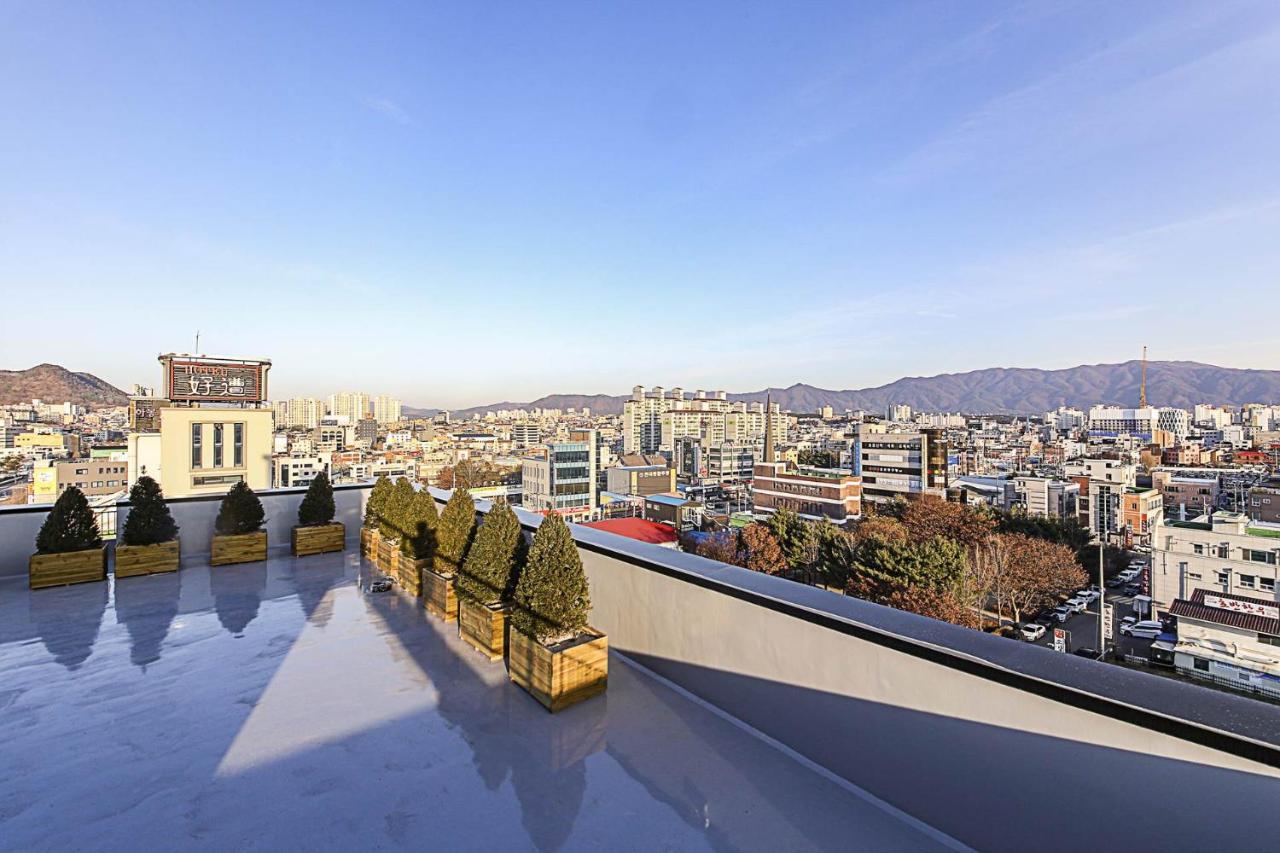 Lerocherrouge Hotel Chuncheon Bagian luar foto
