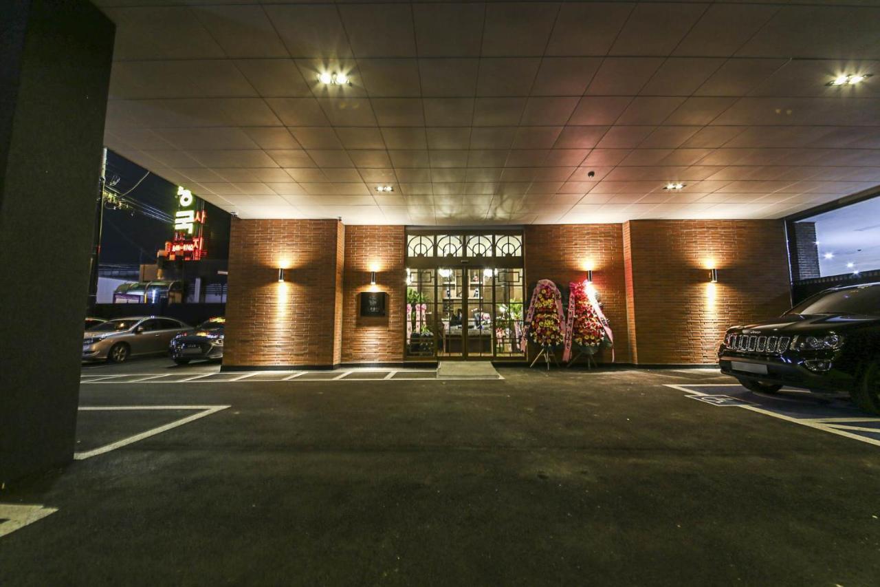 Lerocherrouge Hotel Chuncheon Bagian luar foto