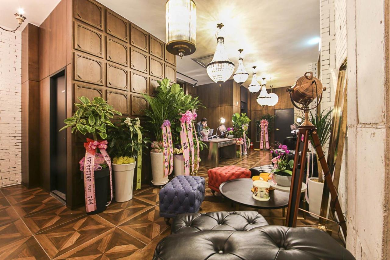 Lerocherrouge Hotel Chuncheon Bagian luar foto