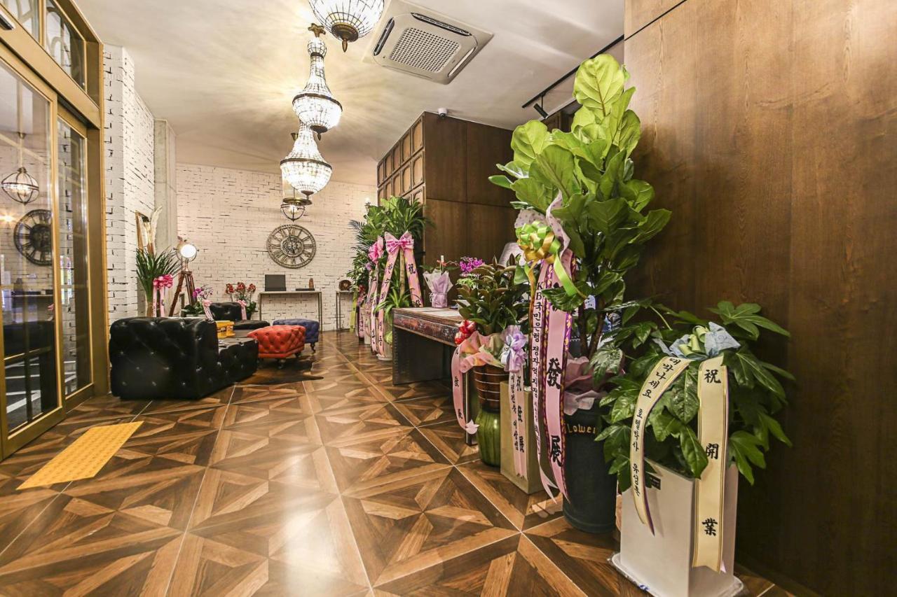 Lerocherrouge Hotel Chuncheon Bagian luar foto